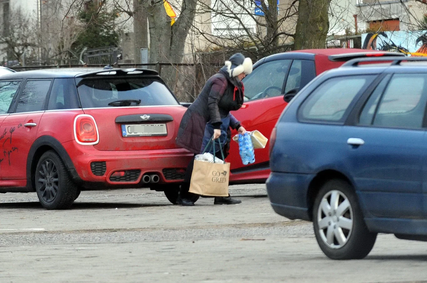 Katarzyna Figura z córkami na koniach Katarzyna Figura z córkami na koniach