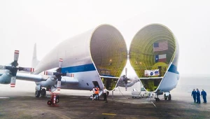 Samolot Super Guppy i kapsuła Orion