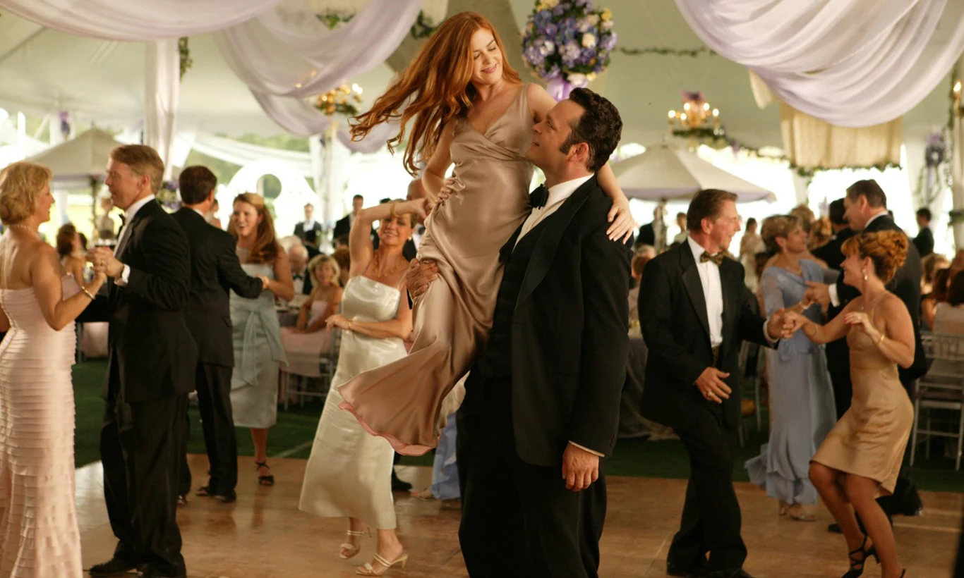 Isla Fisher w filmie "Polowanie na druhny" (2005)