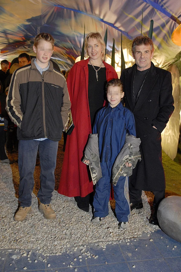 Marek Włodarczyk z Karen i dziećmi