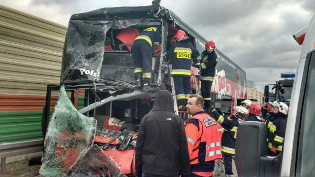 Kierowca autokaru zginął na miejscu