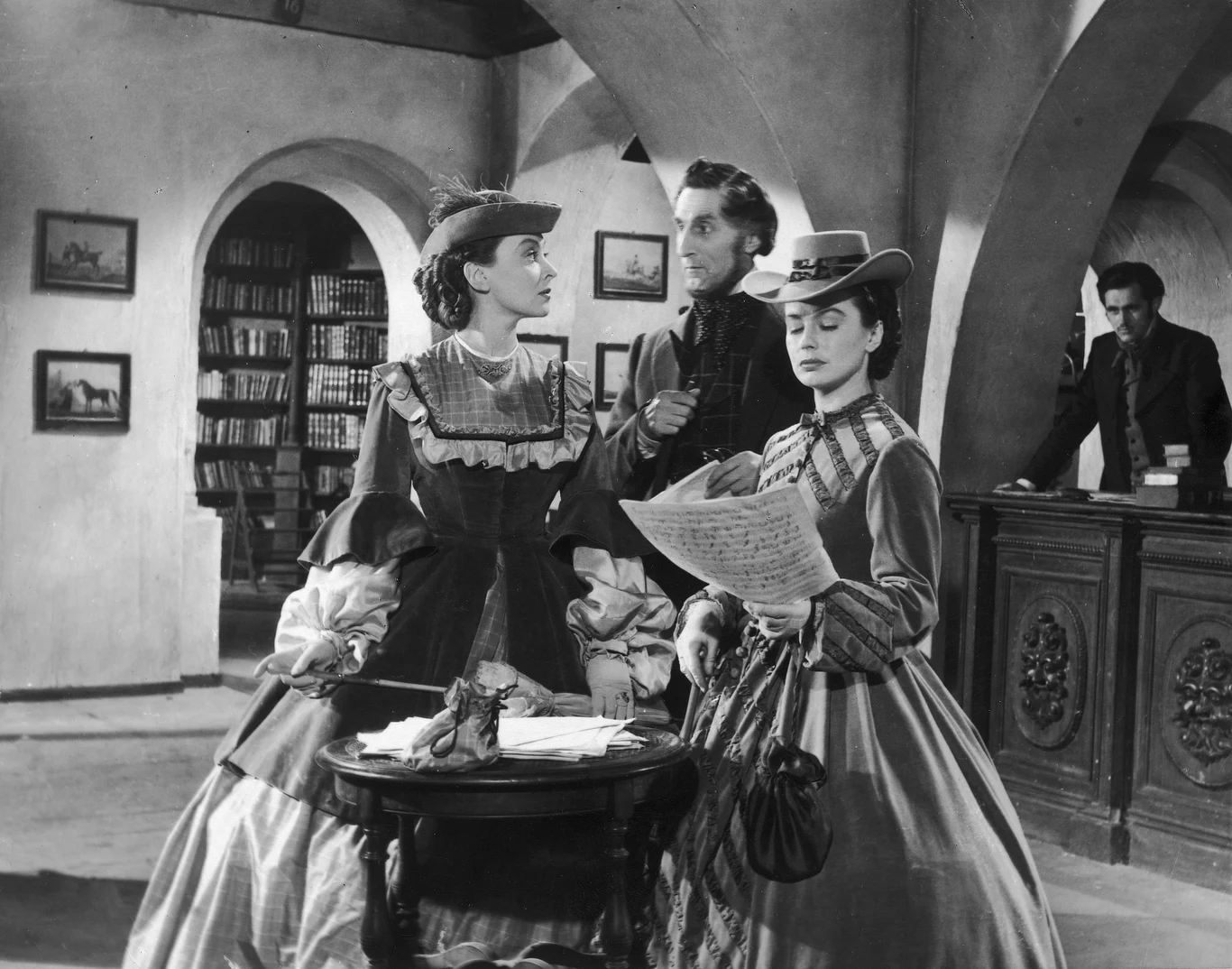 Danuta Szaflarska i Nina Andrycz w filmie "Warszawska premiera" (1950)