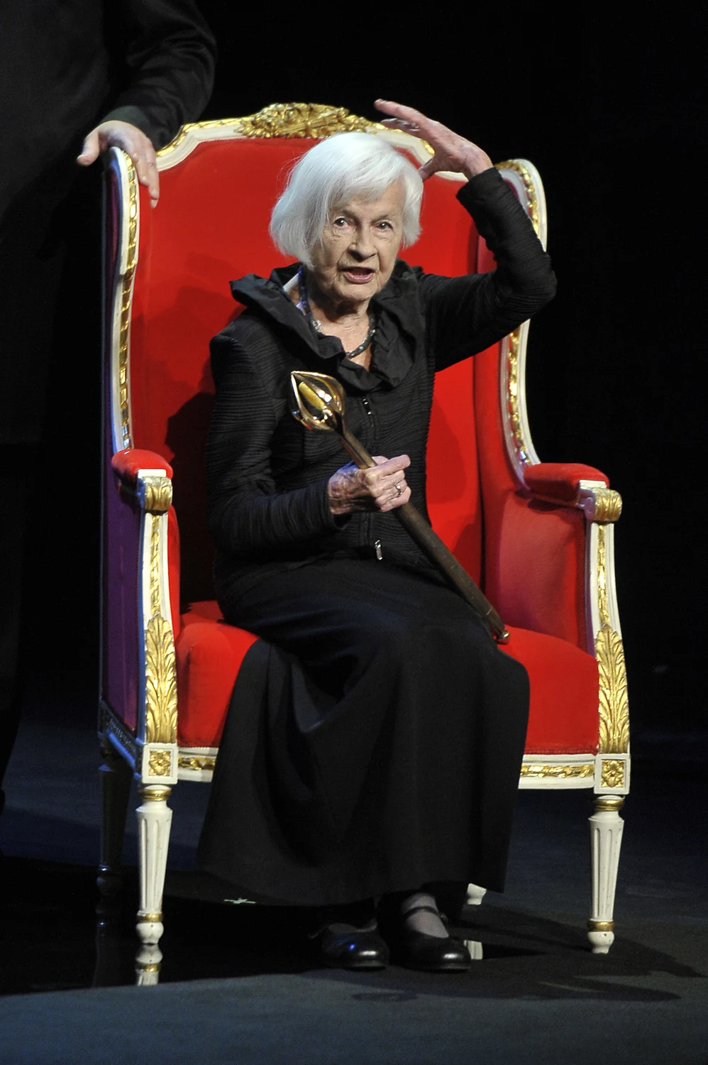 Danuta Szaflarska ze Złotym Berłem za "wieloletni, najwyższej próby kunszt aktorstwa scenicznego" (2013)