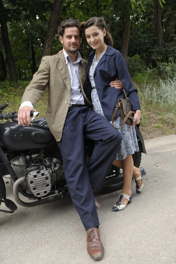 Agnieszka Więdłocha i Antoni Pawlicki na planie "Czasu honoru" Agnieszka Więdłocha i Antoni Pawlicki na planie "Czasu honoru"