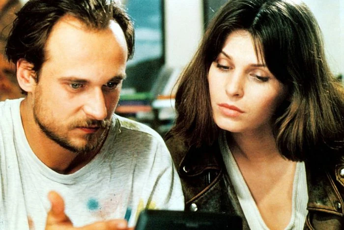 W "Girl Guide" w rolach głównych Juliusz Machulski obsadził filmowych debiutantów, obdarzonego charyzmą Pawła Kukiza, lidera znanej rockowej grupy Piersi oraz modelkę i miss piękności Renatę Gabryjelską, studentkę prawa.

Oboje wywiązali się z powierzonych im zadań bez zarzutu, tworząc niepowtarzalny duet. 

