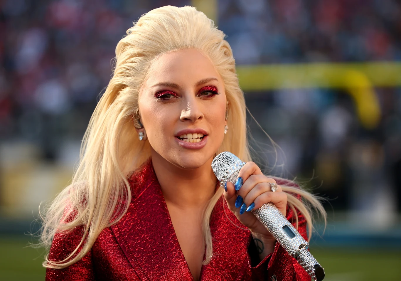 Lady Gaga śpiewająca hymn na Super Bowl Lady Gaga śpiewająca hymn na Super Bowl