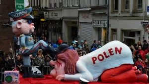 Platforma z podobizną Jarosława Kaczyńskiego