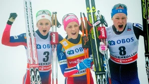 Ingvild Flugstad Oestberg (pierwsza z lewej) i Therese Johaug (w środku)