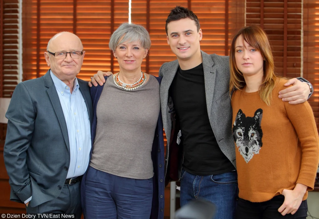 Maciej Damięcki z żoną i dziećmi  Maciej Damięcki z żoną i dziećmi