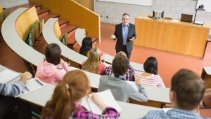 Studenci w Polsce na razie nie wykorzystują sztucznej inteligencji do pisania prac zaliczeniowych 