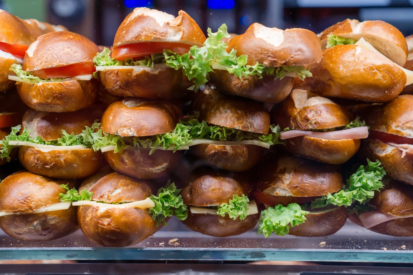 Polacy ciągle dodają to do kanapek. Dietetyk ostrzega: to najgorszy wybór Polacy ciągle dodają to do kanapek. Dietetyk ostrzega: to najgorszy wybór