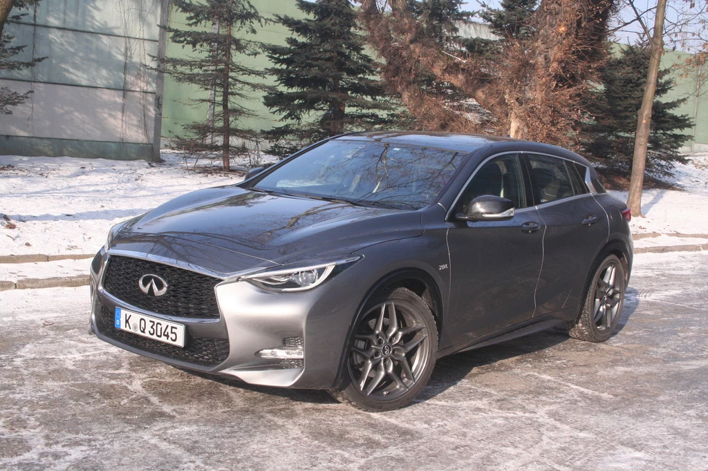 Infiniti Q30