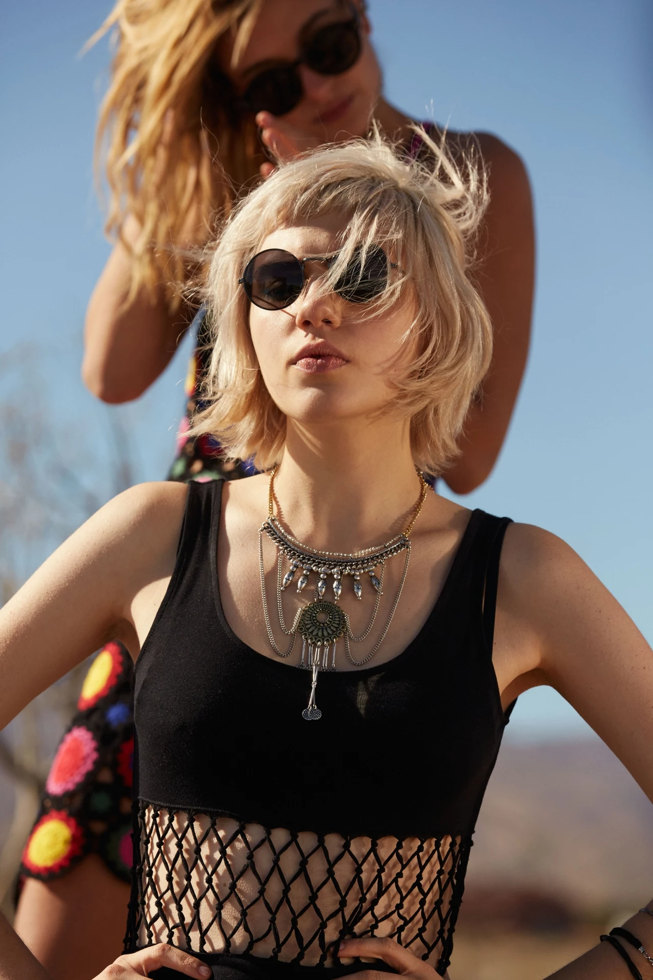 Kolekcja H&M Loves Coachella to linia kultowych elementów, które uosabiają festiwalową lekkość i radość. Zamiast dopasowywać, mieszamy różne elementy garderoby – niech króluje wolność i swoboda Kolekcja H&M Loves Coachella to linia kultowych elementów, które uosabiają festiwalową lekkość i radość. Zamiast dopasowywać, mieszamy różne elementy garderoby – niech króluje wolność i swoboda