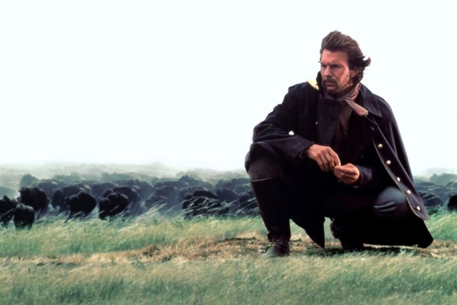 Kevin Costner otrzymał Oscara za reżyserie filmu "Tańczący z wilkami" (1990) Kevin Costner otrzymał Oscara za reżyserie filmu "Tańczący z wilkami" (1990)
