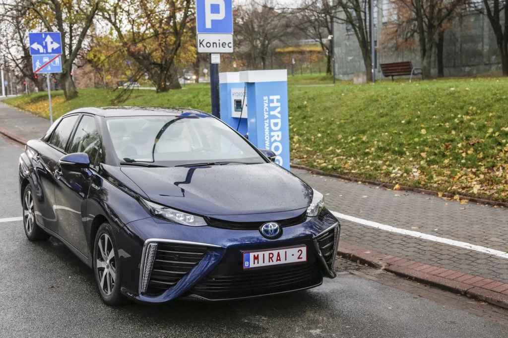 Toyota Mirai to pierwszy samochód, zaprojektowany od początku jako pojazd wykorzystujący ogniwa wodorowe