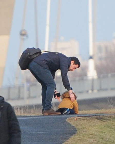 Na zdjęciach na spacerze z ojcem Na zdjęciach na spacerze z ojcem