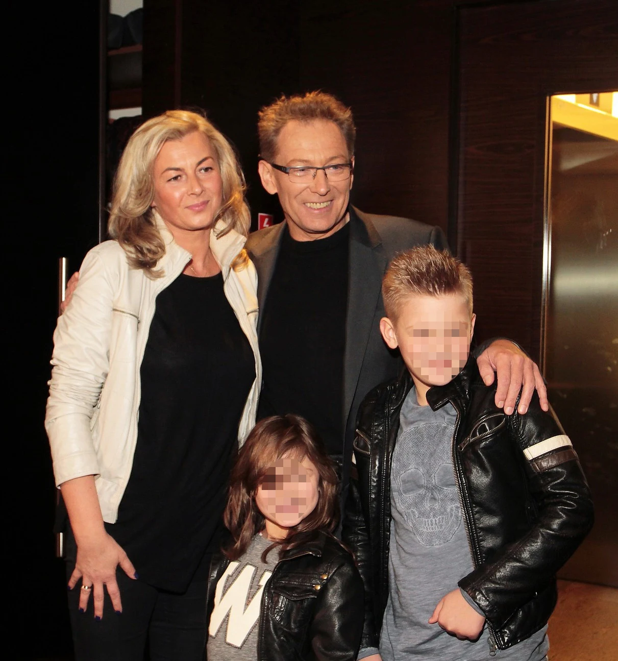 Jacek Borkowski z żoną Magdalena i dziećmi