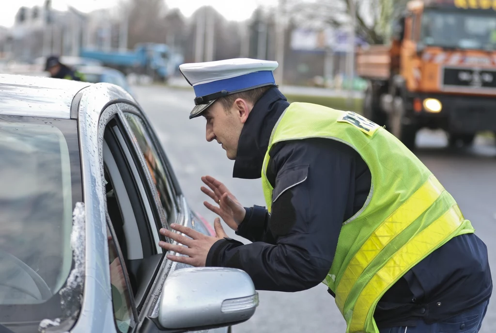 Zwykła kontrola dokumentów i wypisanie mandatu trwa około 10-15 minut