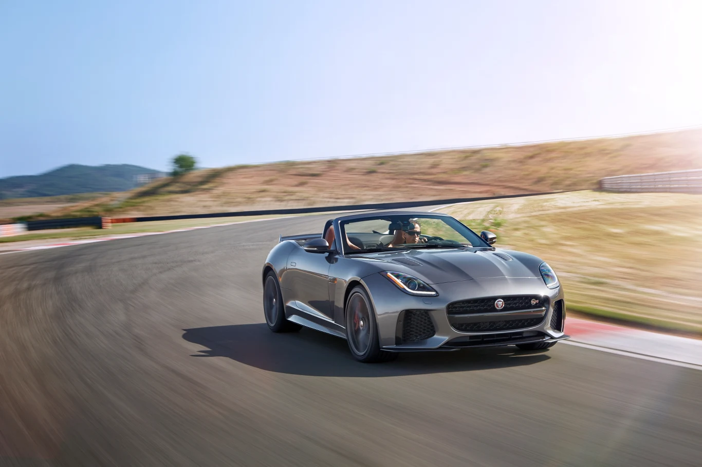 Jaguar F-Type SVR