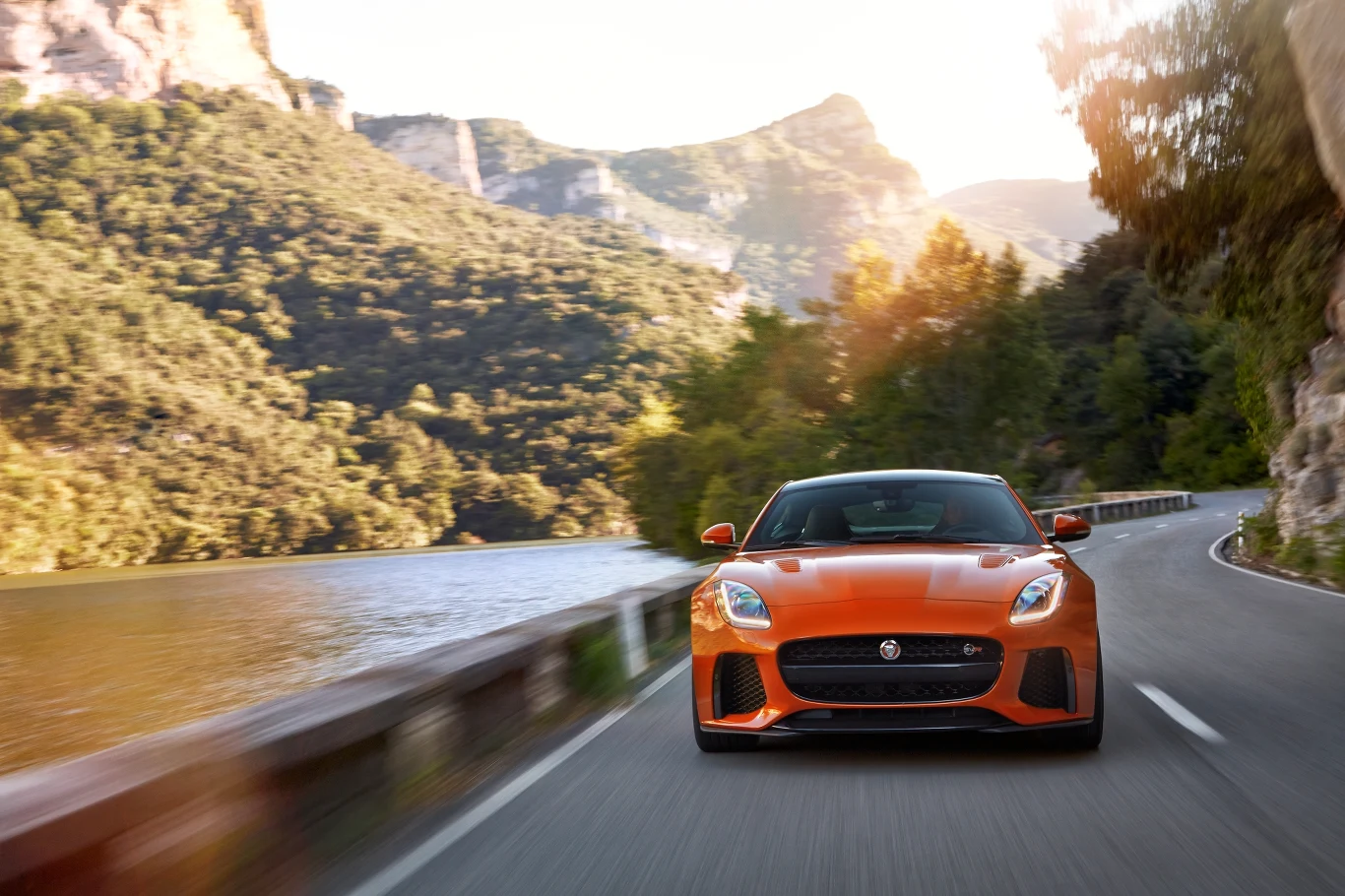 Jaguar F-Type SVR