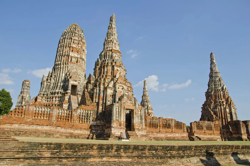 Ruiny świątyni Wat Chaiwatthanaram, Ayutthaya, Tajlandia