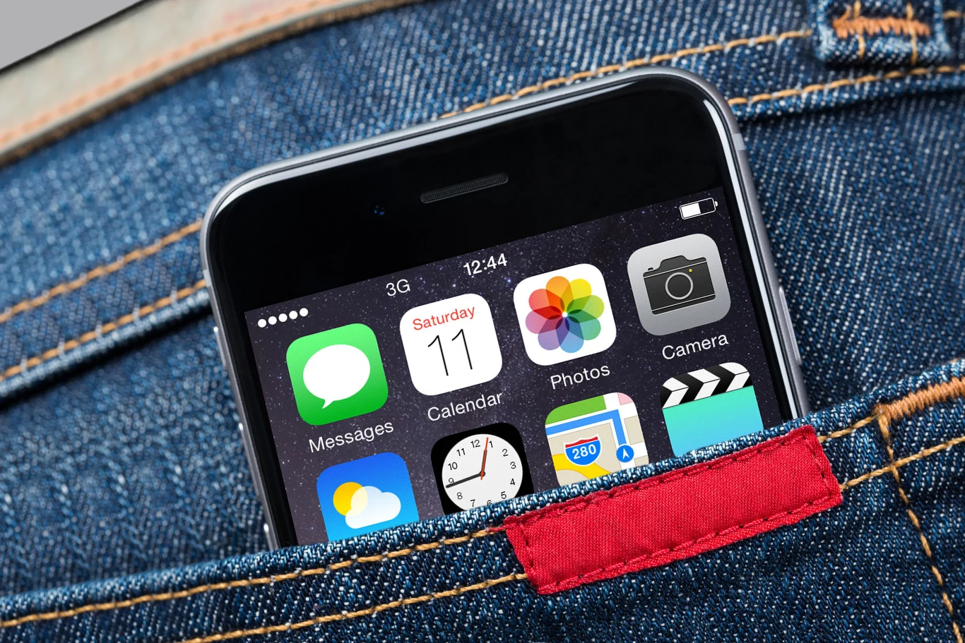 Telefon towarzyszy nam na co dzień i wie o nas więcej, niż może się wydawać. Telefon towarzyszy nam na co dzień i wie o nas więcej, niż może się wydawać.