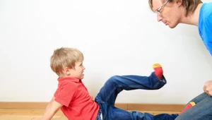 Rozmawiaj z dzieckiem o jego uczuciach. Pomóż mu nazwać to, co czuje