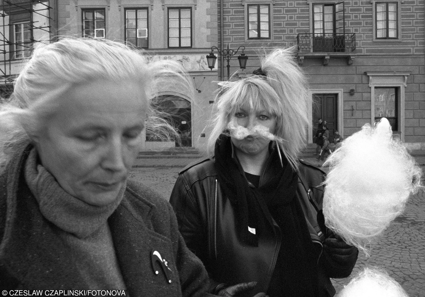 Agnieszka Osiecka poetka , pisarka , autorka tekstów piosenek i Maryla Rodowicz wokalistka fot. Czesław Czapliński/FOTONOVA Agnieszka Osiecka poetka , pisarka , autorka tekstów piosenek i Maryla Rodowicz wokalistka fot. Czesław Czapliński/FOTONOVA