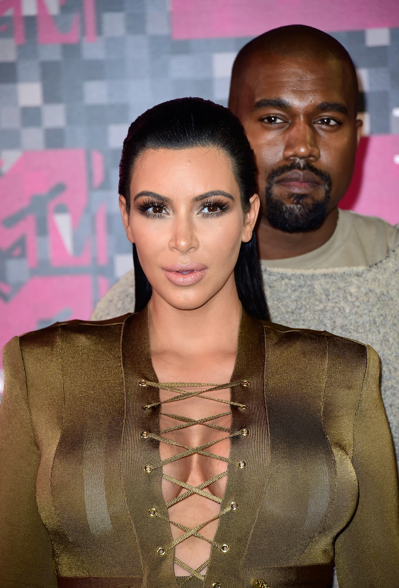 Para mieszka obecnie w rezydencji Kardashianów