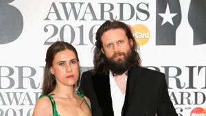 Brit Awards 2016: Znudzony Father John Misty stał się memem