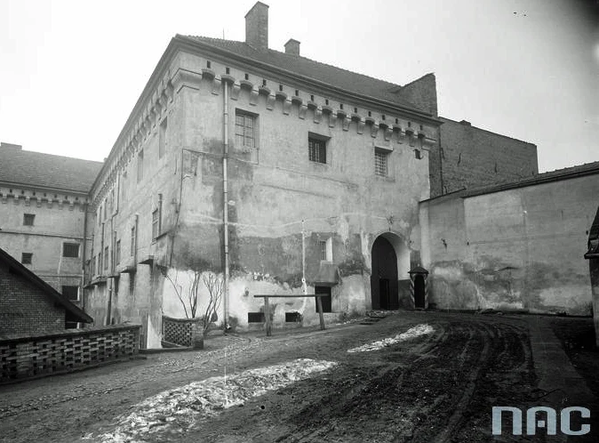 Więzienie św. Michała w Krakowie (widok przedwojenny), rozbite 18 sierpnia 1946 r. przez żołnierzy "Ognia" - mjr. Józefa Kurasia Więzienie św. Michała w Krakowie (widok przedwojenny), rozbite 18 sierpnia 1946 r. przez żołnierzy "Ognia" - mjr. Józefa Kurasia