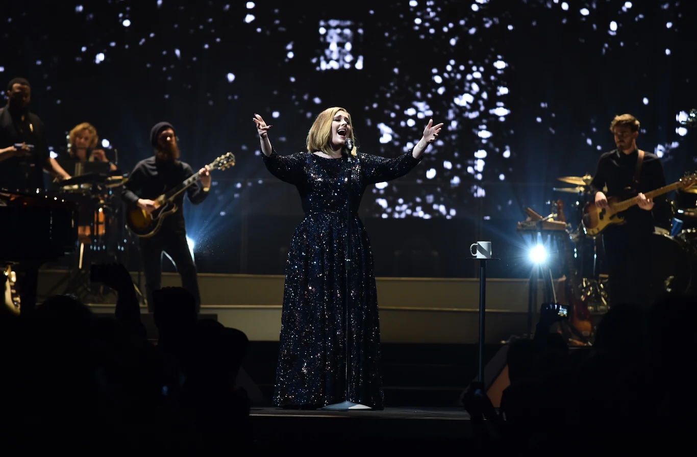 Adele podczas występu w Belfaście Adele podczas występu w Belfaście