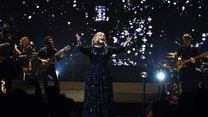 Adele podczas występu w Belfaście