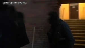 Wrocławscy policjanci zatrzymali poszukiwanego trzema listami gończymi 49-latka