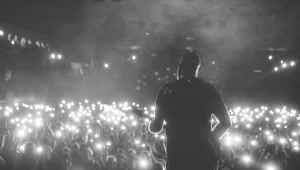 Koncertowe zdjęcie Piotra Grudzińskiego opublikowane na facebookowym profilu Riverside