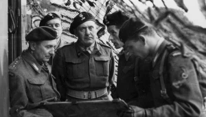 Generał Stanisław Maczek (w środku) w 1944 roku