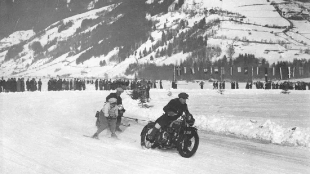 Rok 1937 - narciarze już wtedy próbowali wykorzystać moc koni mechanicznych w skijoringu