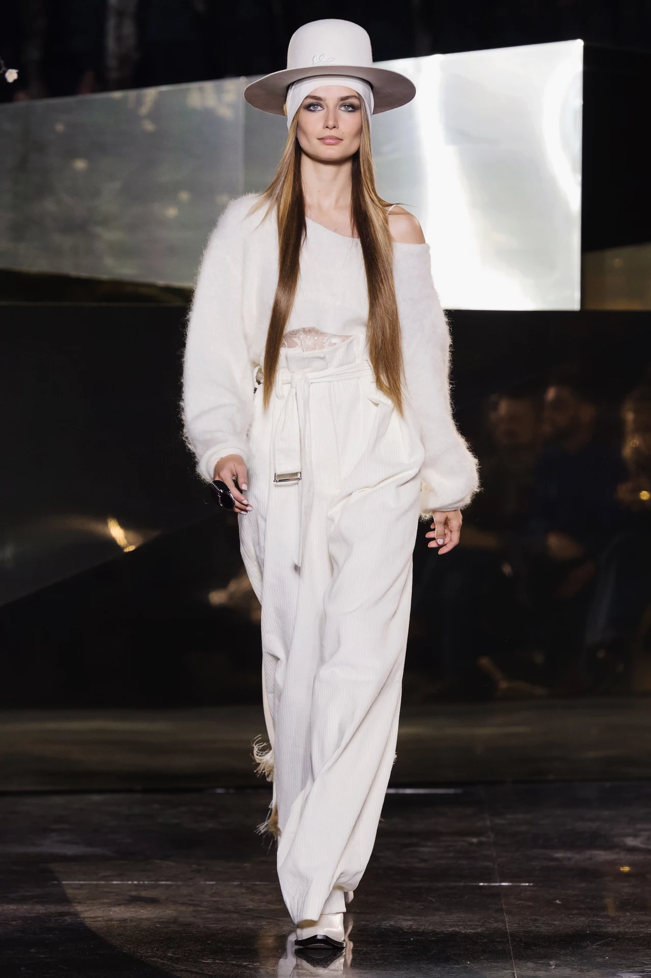H&M Studio jest kluczową, sezonową kolekcją przygotowywaną przez specjalny zespół firmy H&M. Obecna limitowana kolekcja będzie dostępna od 8 września w 200 sklepach H&M i online H&M Studio jest kluczową, sezonową kolekcją przygotowywaną przez specjalny zespół firmy H&M. Obecna limitowana kolekcja będzie dostępna od 8 września w 200 sklepach H&M i online