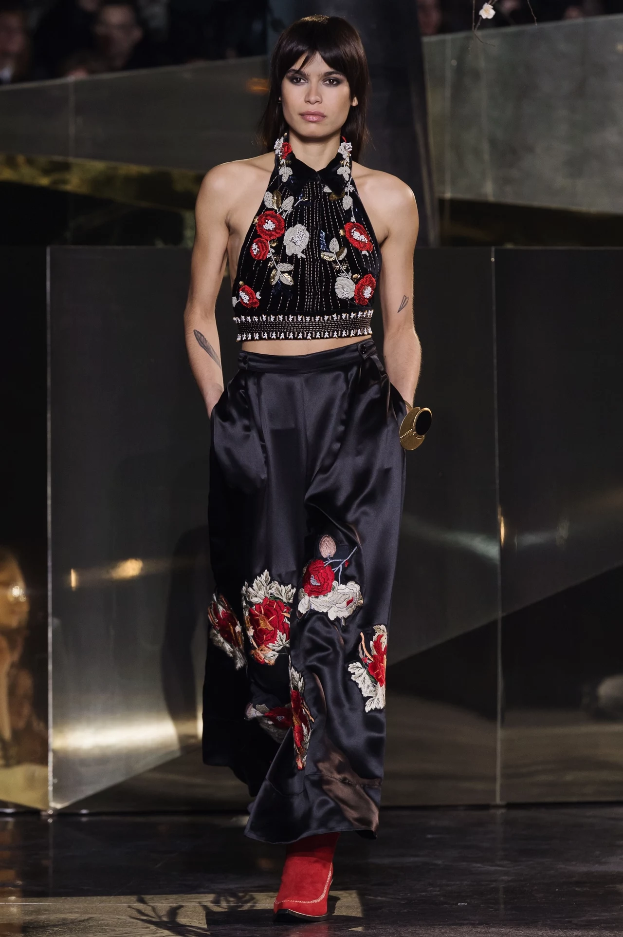 H&M Studio jest kluczową, sezonową kolekcją przygotowywaną przez specjalny zespół firmy H&M. Obecna limitowana kolekcja będzie dostępna od 8 września w 200 sklepach H&M i online H&M Studio jest kluczową, sezonową kolekcją przygotowywaną przez specjalny zespół firmy H&M. Obecna limitowana kolekcja będzie dostępna od 8 września w 200 sklepach H&M i online