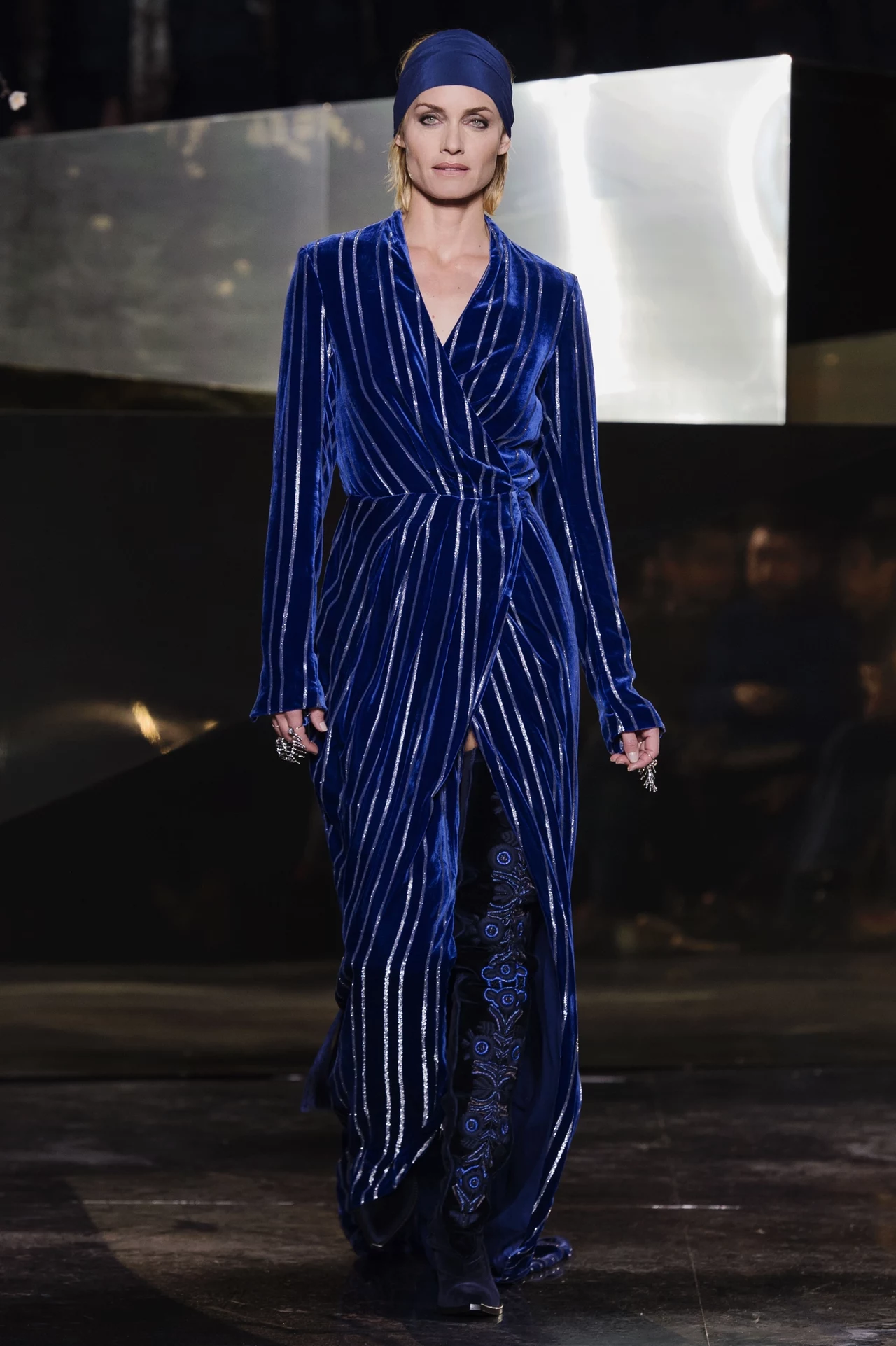 H&M Studio jest kluczową, sezonową kolekcją przygotowywaną przez specjalny zespół firmy H&M. Obecna limitowana kolekcja będzie dostępna od 8 września w 200 sklepach H&M i online H&M Studio jest kluczową, sezonową kolekcją przygotowywaną przez specjalny zespół firmy H&M. Obecna limitowana kolekcja będzie dostępna od 8 września w 200 sklepach H&M i online