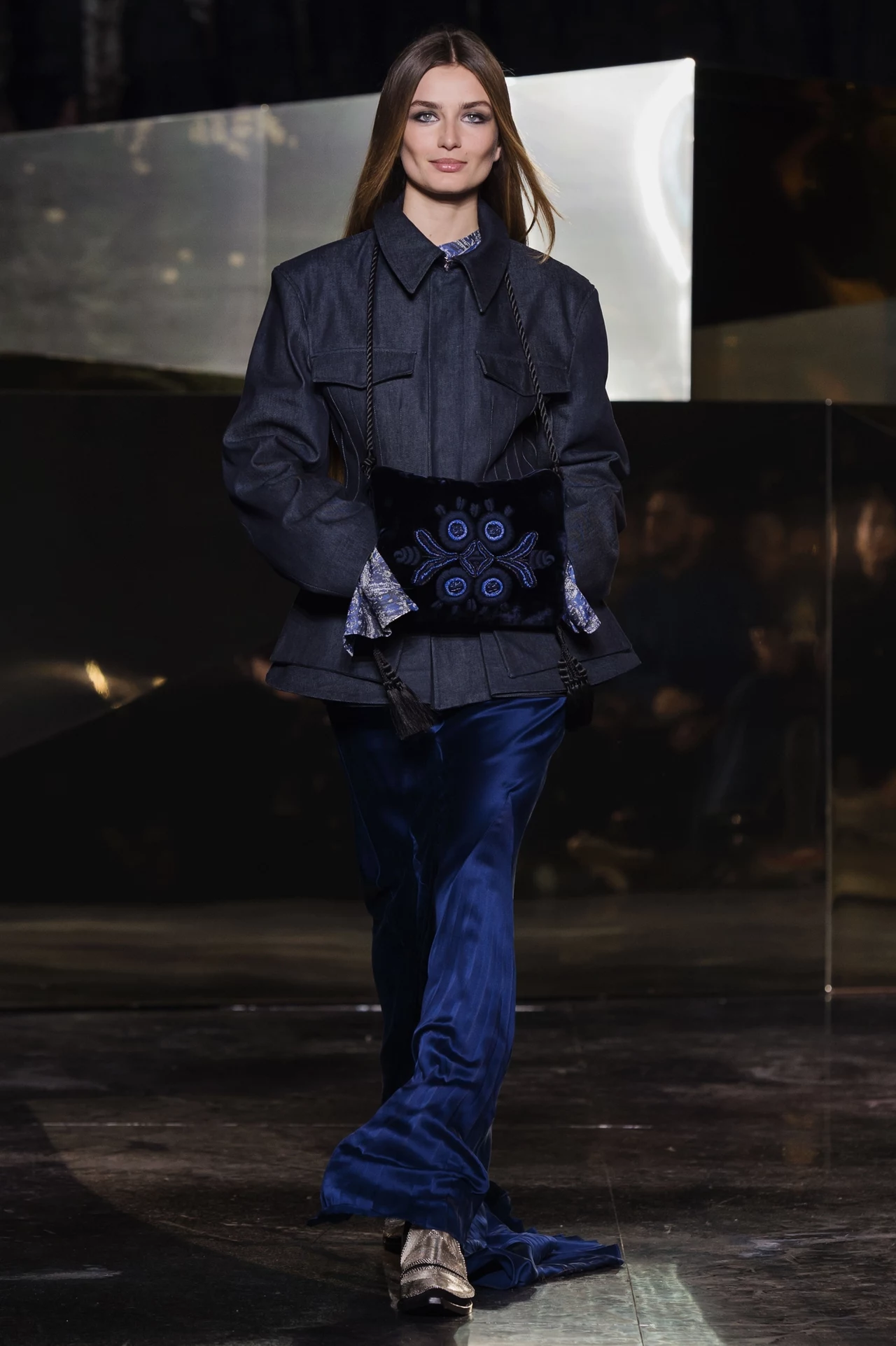 H&M Studio jest kluczową, sezonową kolekcją przygotowywaną przez specjalny zespół firmy H&M. Obecna limitowana kolekcja będzie dostępna od 8 września w 200 sklepach H&M i online H&M Studio jest kluczową, sezonową kolekcją przygotowywaną przez specjalny zespół firmy H&M. Obecna limitowana kolekcja będzie dostępna od 8 września w 200 sklepach H&M i online