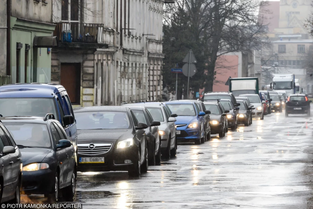 Światła w dzień. Czy to ma sens?