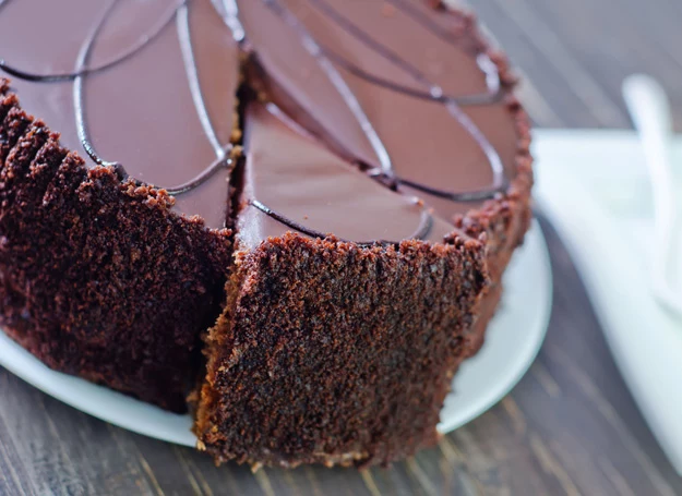 Oto prosty przepis na ciasto czekoladowo-marcepanowe 