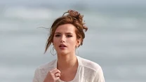 Bella Thorne podczas sesji na plaży 