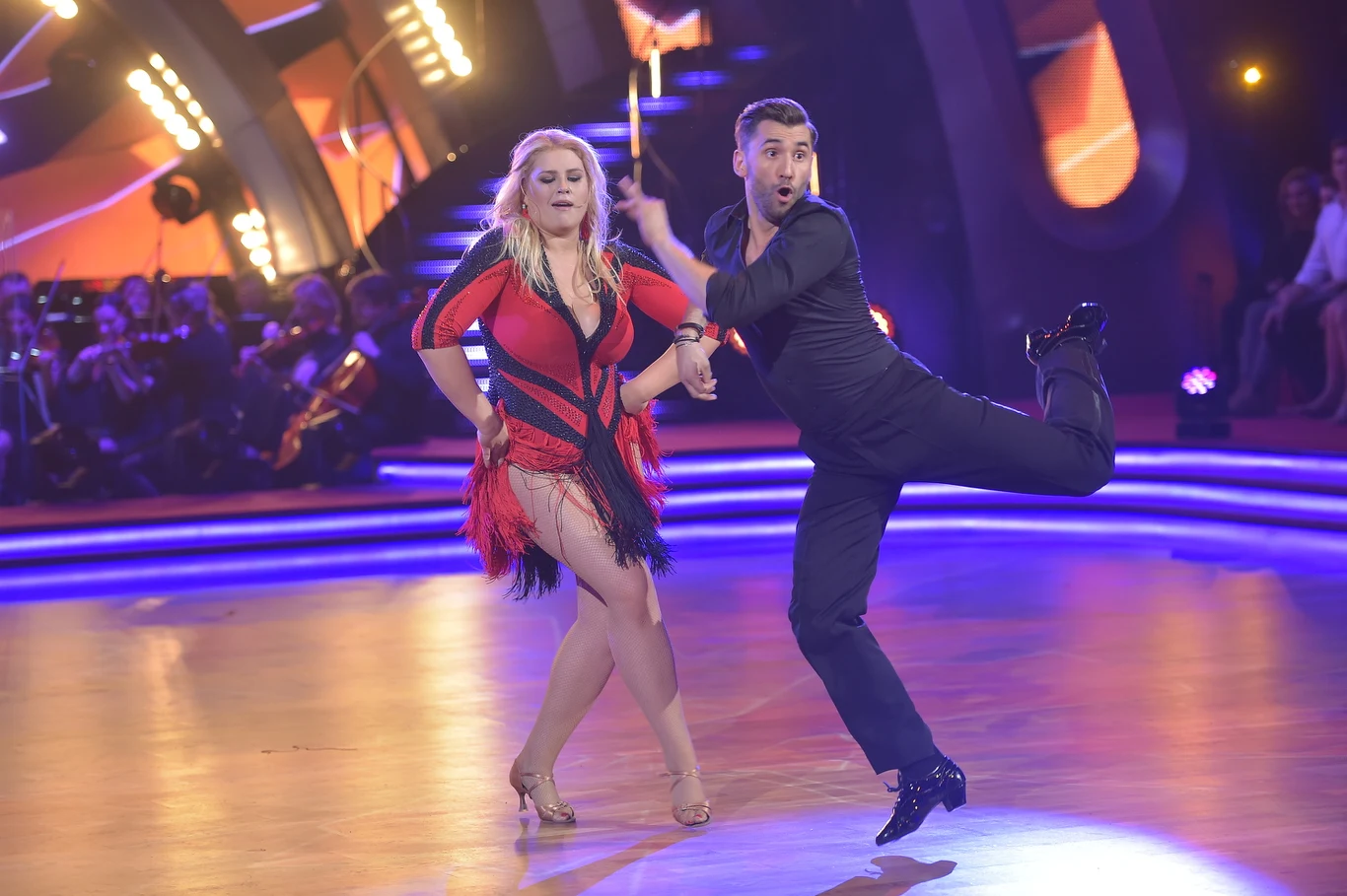 To nie Elżbieta Romanowska zanotowała jednak najlepszy występ wieczoru. Gwiazdą premierowego odcinka okazała się Anna Karczmarczyk, której tango w parze z debiutantem Jackiem Jaschke ocenione zostało na 40 punktów. Obydwie pary zobaczymy w kolejnym odcinku show.