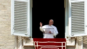 Papież podczas południowej modlitwy Anioł Pański 
