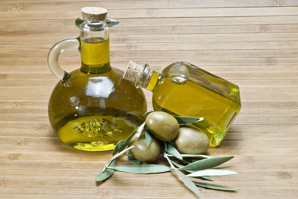 Najlepsza jest oliwa extra virgin z pierwszego tłoczenia, którą zazwyczaj jada się na zimno