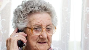 Starsza pani zadzwoniła do burmistrza w tej sprawie, zdj. ilustracyjne