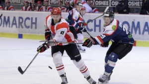 Krystian Dziubiński (Comarch Cracovia, z lewej) i Quinn Sproule (Ciarko PBS Bank STS Sanok)