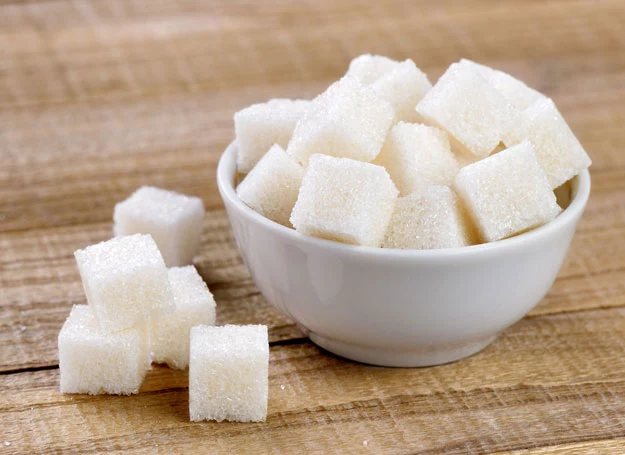 Cukry (glukoza i fruktoza) powszechnie występują w przyrodzie Cukry (glukoza i fruktoza) powszechnie występują w przyrodzie